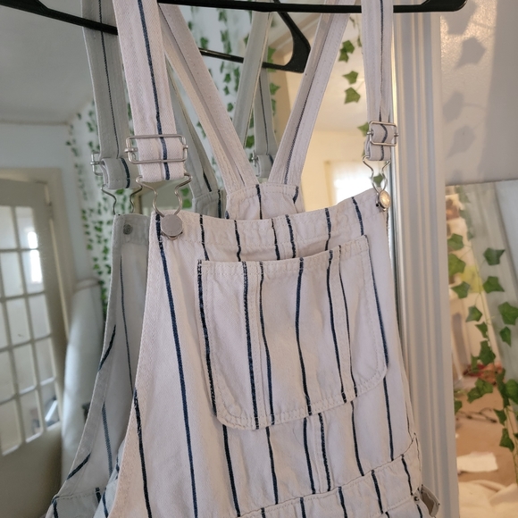 Universal Thread Striped Overalls! - Picture 4 of 4